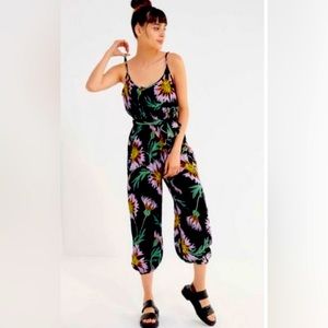 UO Sleeveless Capri Jumpsuit - Small